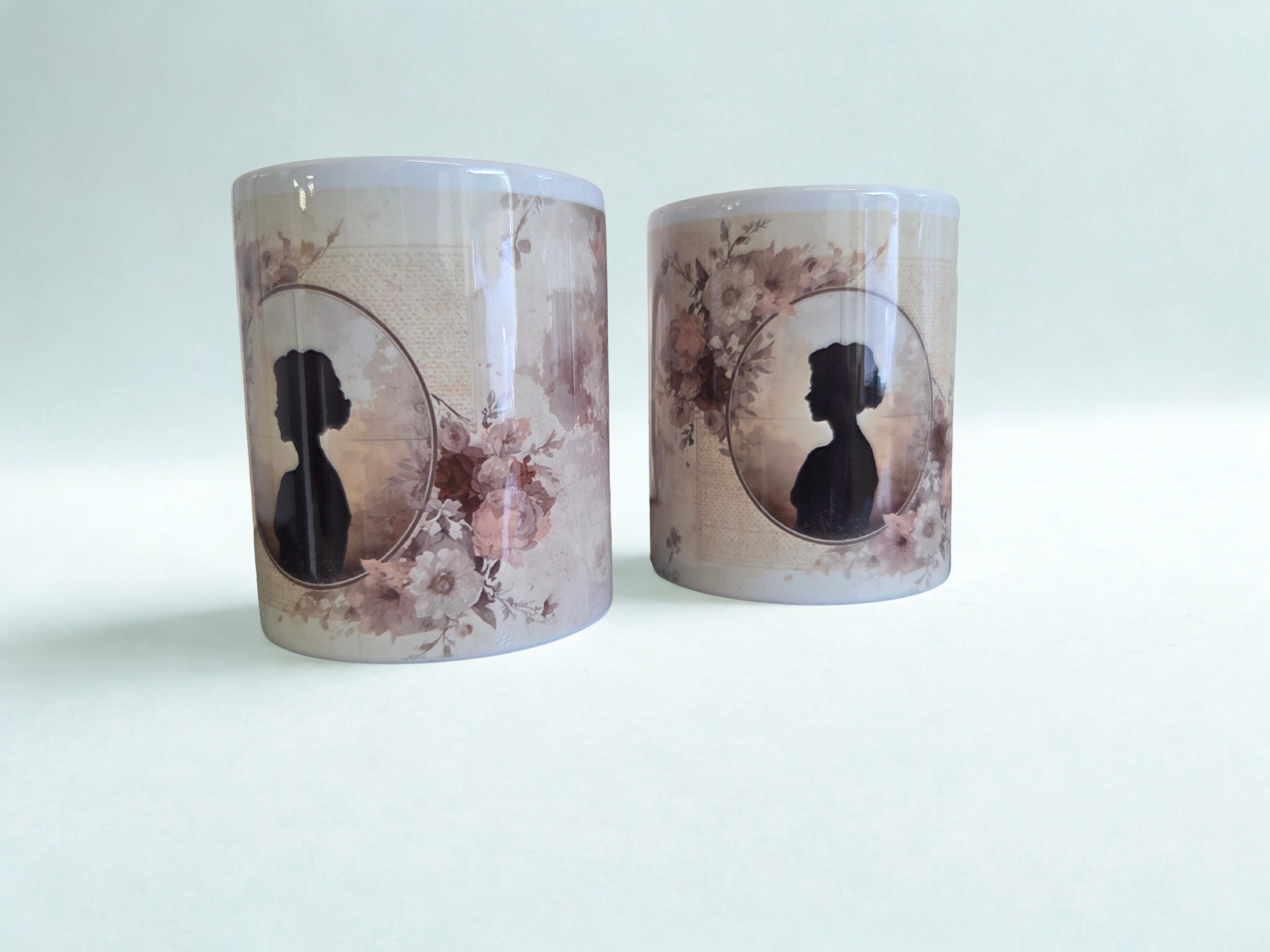 Elegante Keramiktasse mit Vintage-Silhouette und floralem Design